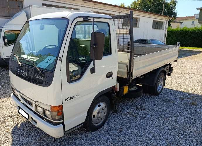 Tanti autocarri in asta