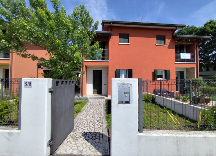 Villetta a schiera a Loria (TV)